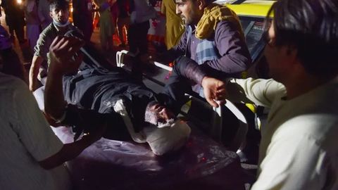 Kobul aeroporti yaqinida ikkita portlash yuz berdi. 100 dan ortiq odam halok bo‘ldi. IShID terakt uchun javobgarlikni o‘z bo‘yniga oldi. Jo Bayden terrorchilarga zarba berishni buyurdi