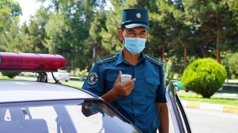 Наманганда бозордаги савдо растасидан 1200 доллар ва 8,4 млн сўмни ўғирлаган 22 яшар аёл қўлга олинди