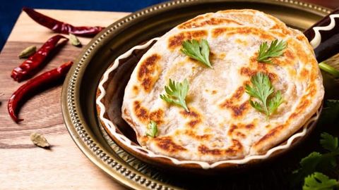 Tushlikka har bir uyda topiladigan mahsulotlardan mazali qatlama tayyorlaymiz 