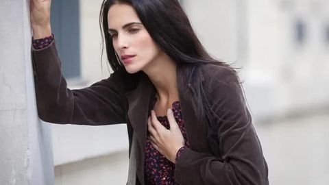 Аёллар одатда эътиборсиз қолдирадиган юрак хуружининг 8 белгиси