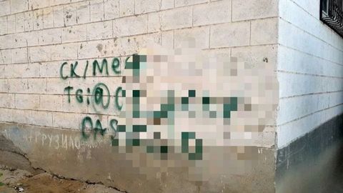 Тошкентда уйлар деворига гиёҳванд моддалар рекламаси ёзувларини қолдириш билан шуғулланган икки йигит ва бир қиз ушланди