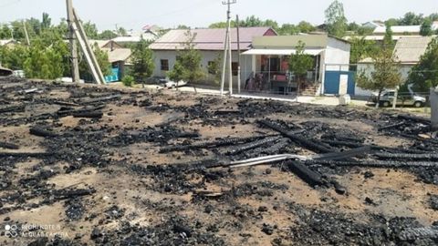 Самарқанддаги уйда ёнғин юз бериб, унга қўшни уйга ҳам зарар етказди