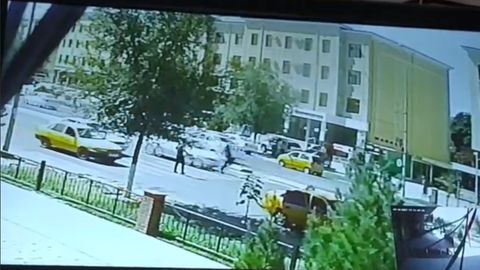 Qarshida Lacetti haydovchisi piyodani urib yubordi. Jabrlanuvchi shifoxonada vafot etgan (video)