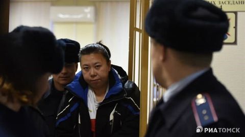 Томскда 11 нафар ўзбекистонлик ўлимида айбланган аёлга ҳукм ўқилди