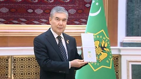 Turkmanistonda prezident, vazirlar va deputatlar mamlakat mustaqilligining 30 yilligi sharafiga bir-birini medallar bilan taqdirladi