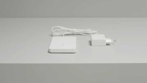 IKEA to‘siqlarda o‘tib ham ishlashga qodir simsiz quvvatlantirgichni taqdim etdi