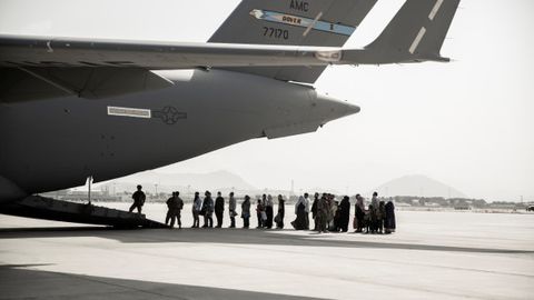 CNN: “Tolibon” AQSh fuqarolarini Kobul aeroportiga yashirincha yetkazib bergan