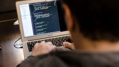 Япония биринчи марта Хитой, Россия ва КХДРни кибермакондаги таҳдидлар деб атади