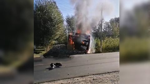 Samarqandda Nexia yo‘lga chiqib ketgan molni urib yuborib, Isuzu bilan to‘qnashdi. Oqibatda yuk mashinada yong‘in chiqdi