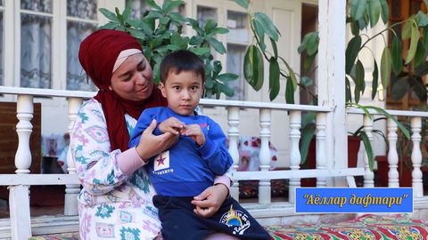 «Шифокорлар ‘имкониятинг етса, Ҳиндистонга олиб бор’, дейишганди». Боласининг ҳаётини «Аёллар дафтари» орқали сақлаб қолган Дурдонанинг ҳикояси