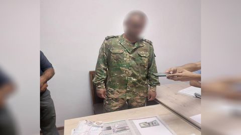 Бухорода фуқародан пора тариқасида 100 доллар ва 12 бош курка олишга уринган «военком» ушланди