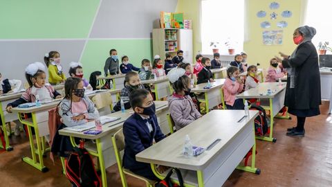 Maktablarda an’anaviy shaklda darslar boshlangani kasallikni yanada avj olishiga olib kelmaydimi? Mutaxassis javob berdi