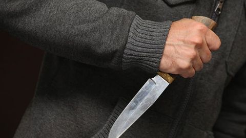 Sirdaryoda xolasining uyini o‘marishga kelgan qimorboz jiyan uning joynamoz ustidagi o‘g‘lini pichoqlab o‘ldirdi