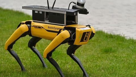 Hyundai Boston Dynamics robot-itlarini zavod qo‘riqchisi sifatida ishlata boshladi (video)