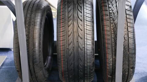 O‘zbekistonda ob-havo keskin pasayishi kutilayotgani sabab YHXBB haydovchilarga shinalar holatiga e’tiborli bo‘lishga chaqirdi