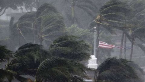 Мексиканинг Тинч океани соҳилига «Олаф» довули етиб келди (видео)