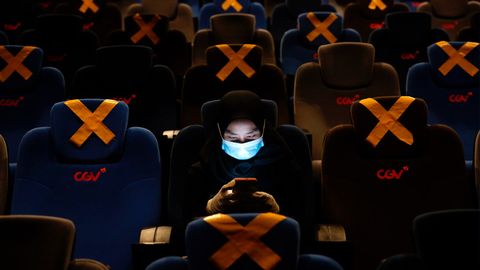 AQSh to‘liq emlangan sayyohlar uchun o‘z chegaralarini ochadi, Pfizer vaksinasi bolalar uchun xavfsiz deb topildi. Koronaxabarlar