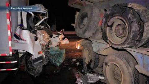 Jizzaxda Hyundai yuk mashinasi va “KamAZ” ishtirokida YTH sodir bo‘ldi. Haydovchilardan biri voqea joyida halok bo‘ldi