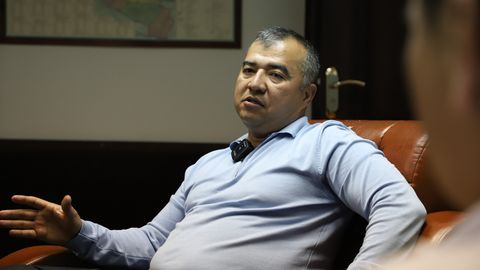 Pulga sotilayotgan haydovchilik guvohnomalari, jinoyat ustida qo‘lga tushgan mas’ullar – “Vatanparvar” tashkiloti rahbari Husan Botirov bilan suhbat