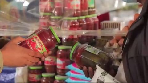 Toshkentdagi dehqon bozorida iste’molga yaroqsiz tuzlama mahsulotlari aniqlandi