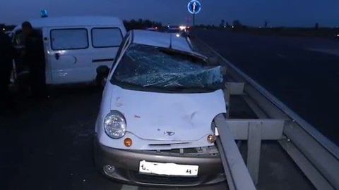 Sirdaryoda haydovchisi uxlab qolgan Matiz temir to‘siqqa urilishi oqibatida yo‘lovchi halok bo‘ldi