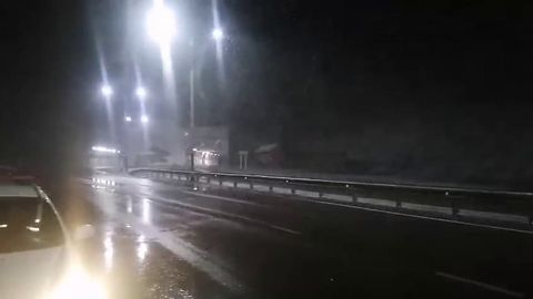 Qamchiq dovonida qor yog‘gani munosabati bilan YHXBB haydovchilarni ogohlantirdi