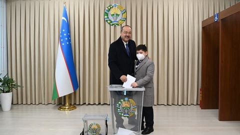 Бош вазир Абдулла Арипов президентлик сайловида овоз берди
