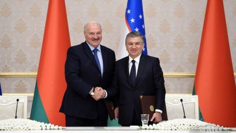 Александр Лукашенко Шавкат Мирзиёевни президент сайловидаги ғалабаси билан табриклади
