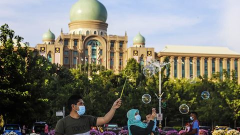 «Спутник V» формуласи жосуслар томонидан ўғирланган, эмланмаган Бразилия президенти футбол мусобақасига киритилмади. Коронахабарлар