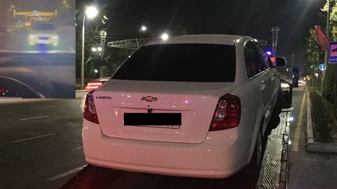 Тошкентда хавфли манёврлар қилиб, Lacetti’ни орқамача бошқарган ҳайдовчи жавобгарликка тортилди