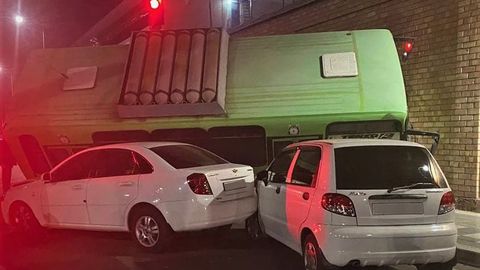 Qo‘yliqda Isuzu avtobusi va ikki yengil avtomobil to‘qnashdi