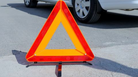 Toshkentda Lacetti qayrilib olishga uringan Mercedes-Benz avtobusiga kelib urildi