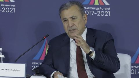 «Бош вазир ва вазирларнинг парламентда ахборот бериши шунчаки хўжакўрсинга бўлаётган тадбирлар эмас» — Содиқ Сафоев