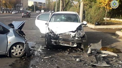 Тошкентда Nexia қарама-қарши йўналишга чиқиб кетиб, Spark’ка урилиши оқибатида йўловчи ҳалок бўлди