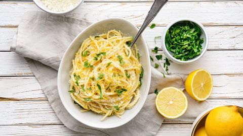 Qaymoq va limon qo‘shib mazali pasta tayyorlaymiz