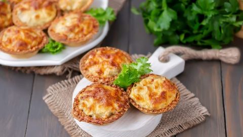 Pomidor va qo‘ziqorinli nachinka bilan to‘ldirilgan mazali tartaletkalar