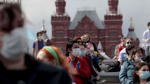Rossiya prezidenti koronavirus tufayli restoranlarning tunda ishlashini taqiqladi. 60 yoshdan katta emlanmagan aholiga o‘zini yakkalash buyurildi