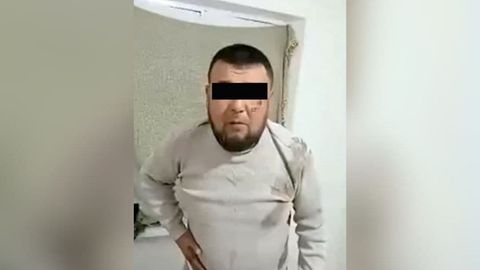 Зангиотада онасига тазйиқ ўтказиб уйида жанжал кўтарган шахс унга нисбатан ИИБ ходимлари куч ишлатганини айтмоқда. ИИВ ҳолатга изоҳ берди