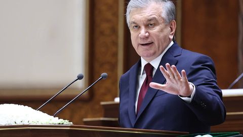 “Tibbiyot sohasiga yo‘naltiriladigan mablag‘lar ikki baravarga oshiriladi, oliy toifali shifokorlar maoshi ming dollarga yetkaziladi” — Shavkat Mirziyoyev