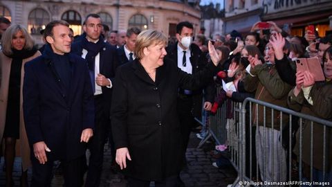 Fransiya prezidenti Angela Merkelni Faxriy legion ordeni bilan taqdirladi