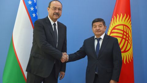 Abdulla Aripov Qirg‘iziston bosh vaziri bilan Xitoy—Qirg‘iziston—O‘zbekiston temiryo‘li qurilishini muhokama qildi