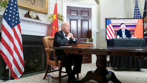 Жо Байден ва Си Цзиньпин АҚШ-Хитой ўртасидаги рақобат, пандемия ва Тайван масалаларини муҳокама қилди. Онлайн учрашув 3,5 соат давом этди