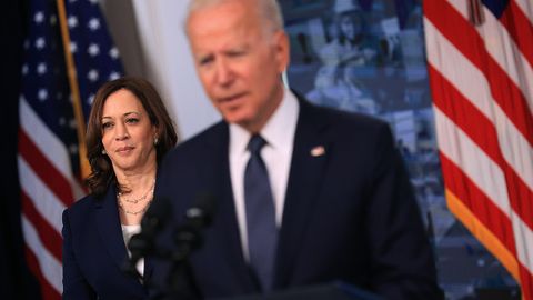 Jo Bayden o‘z vakolatlarini bir muddat vitse-prezident Kamala Xarrisga topshiradi. U prezident sifatida birinchi marta tibbiy ko‘rikdan o‘tmoqda