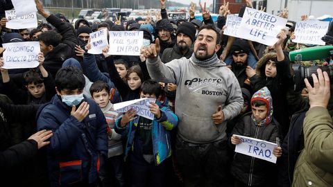 Belarusda Iroqqa qaytishni istamagan muhojirlar miting uyushtirib, ularni Yevropa Ittifoqiga kiritishni talab qildi (video)