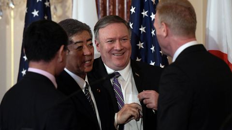 АҚШ Давлат департаменти текширув давомида Помпеога совға қилинган 5,8 минг долларлик вискини топа олмади