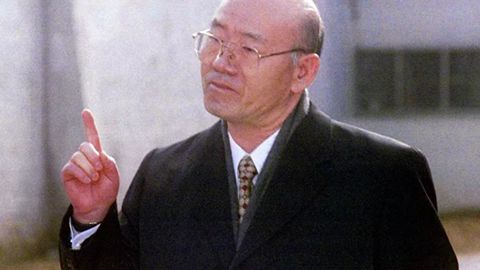 Janubiy Koreya sobiq prezidenti Chon Du Xvan 90 yoshida vafot etdi