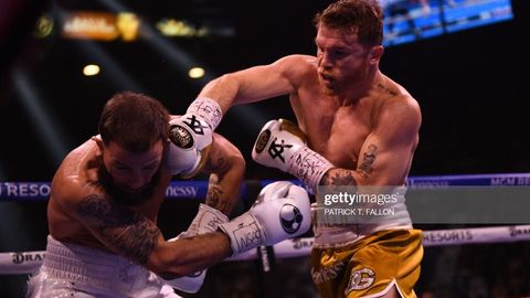 Saul “Kanelo” Alvares yengilmas Kaleb Plantni nokautga uchratib, mutlaq chempionga aylandi