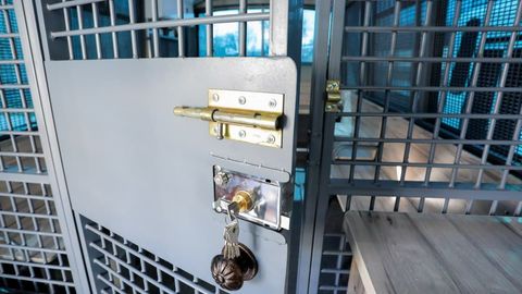 Korrupsiyaga qarshi kurashish agentligi xodimlariga jazoni ijro etish muassasalariga moneliksiz kirish huquqi berildi