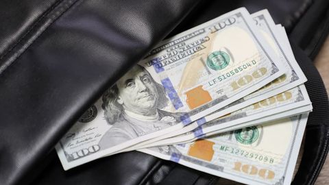 O‘zbekistondagi tijorat banklarida dollar kursi birinchi marta 10 790 so‘mga qadar ko‘tarildi