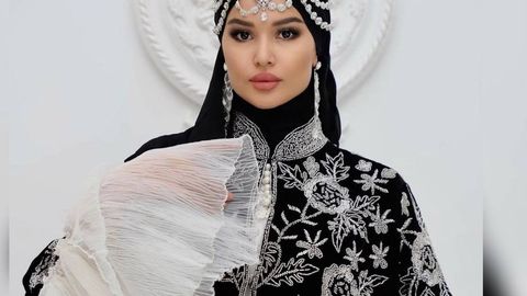 «Аллоҳга нима дейман, деган савол қийнади». Феруза Норматова ҳижобга киришига туртки бўлган воқеа ҳақида сўзлаб берди (видео)